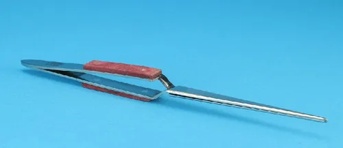 AR138 — Tweezers With Grip